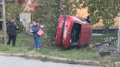 Un rănit și o mașină răsturnată, în două accidente