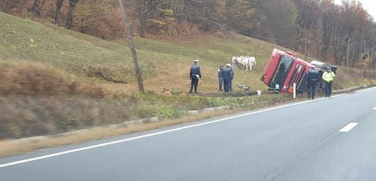 Alertă din cauza unei cisterne cu argon lichid, care s-a răsturnat pe Mesteacăn