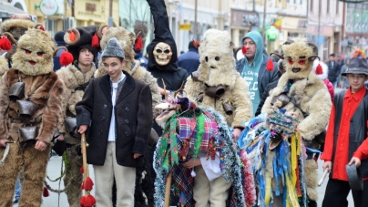 Sărbătoare pe străzile Sighetului, la Festivalul de Datini și Obiceiuri de Iarnă ”Marmația” (GALERIE FOTO)