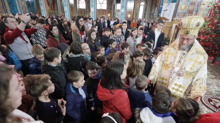 De sărbători, copiii diasporei vin în bisericile de acasă