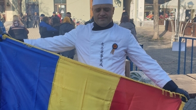 Master-chef-ul Vasile Hotca, între plăcinta creață, ceafa la ticlăzău și fasolea cu ciolan de 1 Decembrie (GALERIE FOTO și VIDEO)