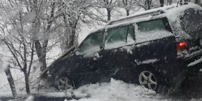 Cinci răniți în trei accidente petrecute într-un interval de 80 de minute