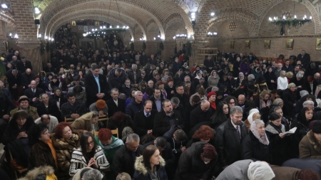 Catedrala Episcopală a fost plină în noaptea dintre ani (GALERIE FOTO)