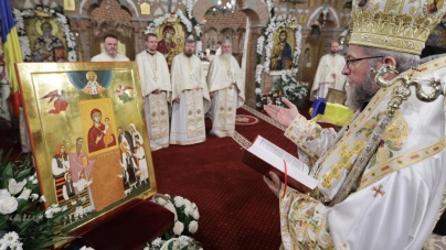 Noua icoana ”Familia creștină sub ocrotirea Maicii Domnului” –  expusă la Catedrala Episcopală (GALERIE FOTO)