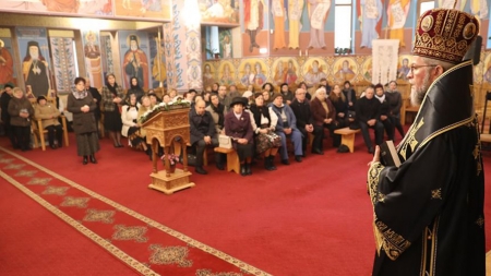 „Biserica este spital de vindecare, nu mijloc de infestare”, a precizat Episcopul Iustin la Biserica „Sfântul Ilie” din Baia Mare (GALERIE FOTO)