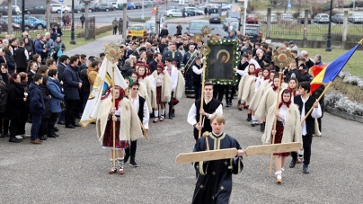 Icoana făcătoare de minuni de la Mănăstirea Rohia a fost depusă la Catedrala Episcopală pentru închinare (GALERIE FOTO)