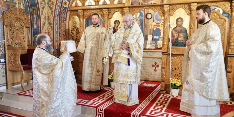 Sfânta Liturghie Arhierească de Duminica Sfântului Apostol Toma (GALERIE FOTO)