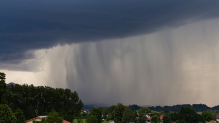 Atenționare meteo: Vijelii așteptate în Maramureș; Vântul va avea viteze de peste 70 km/h în zonele joase și de aproximativ 90 km/h la munte