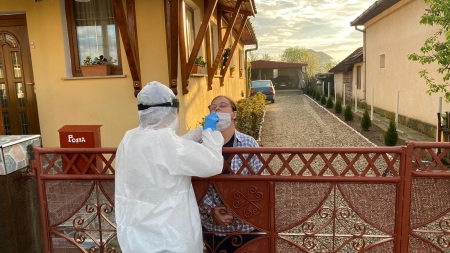 Oficial: Fărcașa nu este zonă contaminată cu COVID-19!; Toate cele 114 teste efectuate, inclusiv în familia bărbatului decedat, sunt negative (GALERIE FOTO)