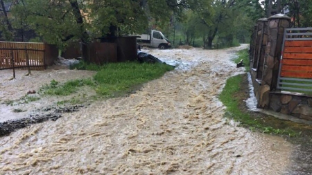 Rămânem în alertă: Maramureșul rămâne sub coduri portocalii. Și de vreme rea, și de inundații. Vezi până când