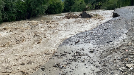 „Ne mai colorăm” încă o dată în galben: Noi avertizări de instabilitate atmosferică și pericol de inundații în Maramureș. Cât ține vremea capricioasă