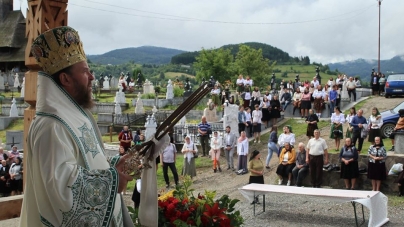 PS Timotei a săvârșit Sfânta Liturghie cu prilejul hramului Altarului de vară din Parohia Săliștea de Sus (GALERIE FOTO)