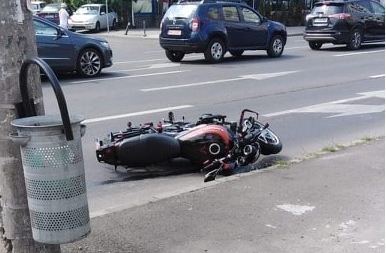 Accident rutier: Încă un motociclist rănit. S-a întâmplat în centrul municipiului Baia Mare (FOTO)