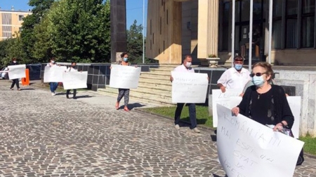 Asistenții personali au protestat în fața Palatului Administrativ din Baia Mare. Care sunt revendicările