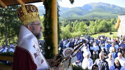 Hram și Sfânta Liturghie Arhierească la Mănăstirea Pietroasa – Borșa (GALERIE FOTO)