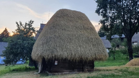 Grajdul de paie, dar şi alte obiective din Muzeul Satului Baia Mare, restaurate