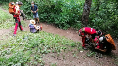 Actualizare: Salvamont în acțiune: Femeie accidentată în zona Măgura din Baia Mare. Turiști rămași fără resurse rătăciți în zona Repedea (FOTO)