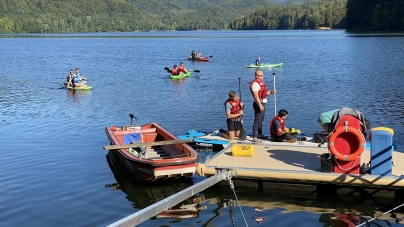 All Aboard, ediția a II-a: O zi pe lac, 50 de voluntari, 15 metri cubi de deșeuri adunate de pe lacul Firiza (FOTO)