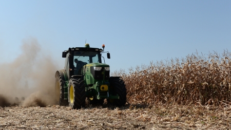 Clubul Fermierilor Români: Legea vânzării motorinei, un act normativ cu impact negativ imediat în agricultură