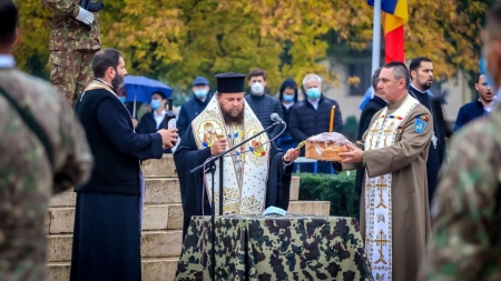 PS Timotei Sătmăreanul a participat la solemnitățile oficiale prilejuite de Ziua Armatei Române, la Monumentul Ostaşului Român de la Carei (GALERIE FOTO)