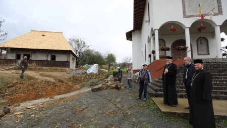 Vizită arhierească în Plopiș: Casa Memorială „Jus­tinian Chira” va fi inaugurată anul viitor, când se vor împlini 100 de ani de la nașterea ÎPS Justinian