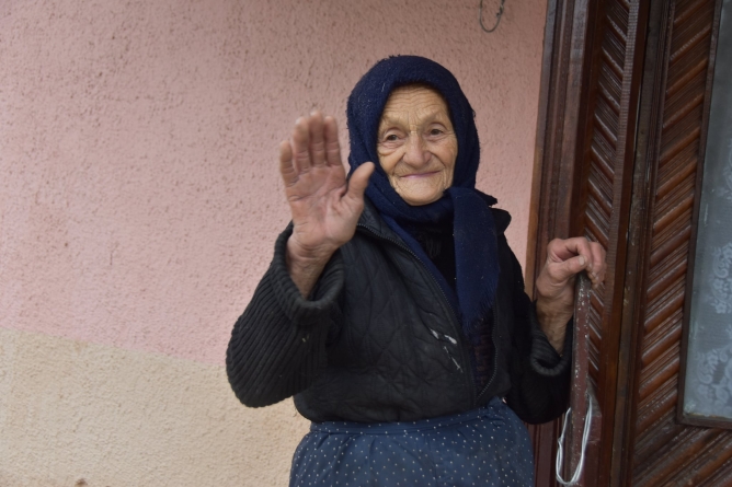 Daruri pentru cei 22 de cetățeni ai comunei Fărcașa care au vârsta peste 90 de ani (FOTO)