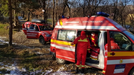 Intervenție Salvamont și SMURD Maramureș: Bărbat aflat în stare de inconștiență, din cauza alcoolului… pe Valea Vinului (FOTO)