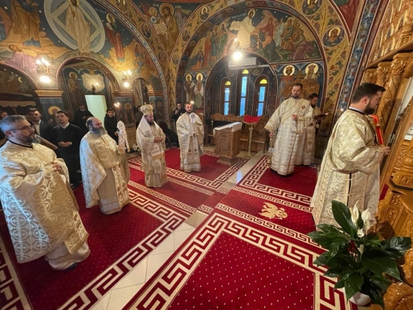 Sfânta Liturghie la Paraclisul Episcopal; PS Timotei a oficiat două hirotoniri