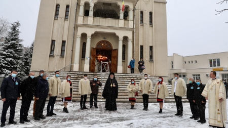 Sfânta Liturghie în Parohia „Soborul Sfinților 12 Apostoli” din Baia Mare (FOTO)