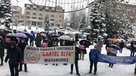 Sindicaliștii de la Cartel Alfa au protestat în fața Prefecturii Maramureș (FOTO)