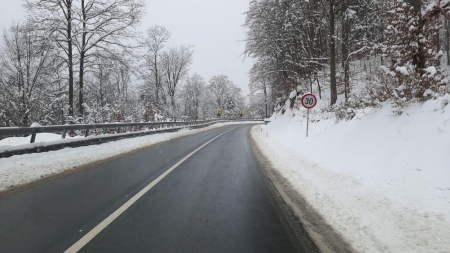 Iarnă în Maramureș: Strat de zăpadă de până la 45 centimetri și vânt de până la 79 km/h. Cum se circulă pe principalele șosele din județ