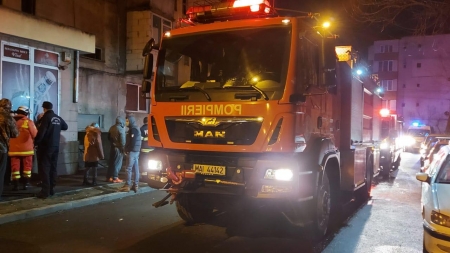 Actualizare: Incendiu violent: O femeie de 88 de ani a decedat într-un apartament de pe strada Vlad Țepeș din Baia Mare. 46 persoane au fost evacuate (FOTO)