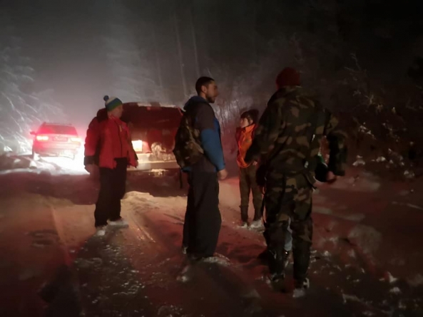 Căutări nocturne: Doi tineri rătăciți în zona Mogoșa – Negreia au fost găsiți de salvatorii montani maramureșeni (FOTO)
