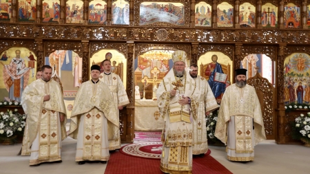 În această duminică: Sfânta Liturghie Arhierească la biserica cu hramul „Înălţarea Domnului” din Baia Mare (GALERIE FOTO)