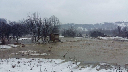 Avertizare actualizată: Se menține pericolul de inundații în Maramureș, cu toate că precipitațiile tind să se rărească. Vezi anunțul specialiștilor