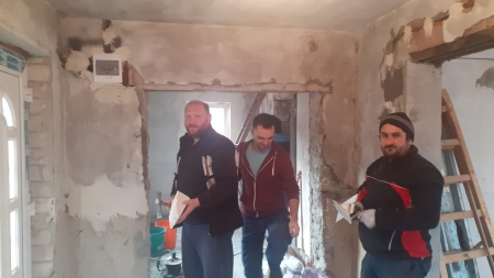 Familie preoțească greu încercată: Preoții din zona Lăpuș continuă finisarea casei particulare a acesteia (FOTO)