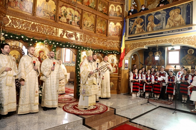 Sfânta Liturghie în Parohia „Sfântul Nicolae” din Baia Mare; PS Iustin a rostit un cuprinzător cuvânt de învăţătură (FOTO)