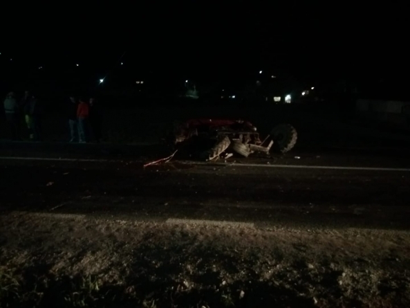 Accident în Cărbunari: O mașină și un tractor au intrat în coliziune; Ambii șoferi aveau alcoolemie (FOTO)