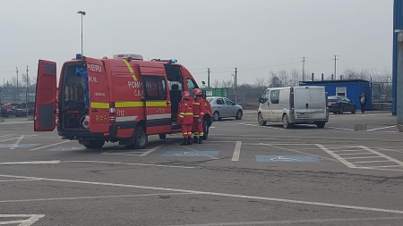 Actualizare 2: Alertă la Metro Baia Mare: 90 persoane au fost evacuate de forțele de intervenție. A fost simțit miros de gaz (VIDEO ȘI FOTO)