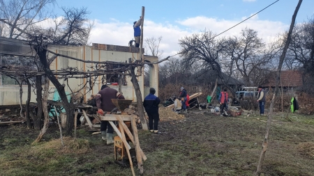 Solidaritate: Mobilier donat pentru bărbatul de 70 din Berința care a rămas fără casă și bunuri. Cont bancar pus la dispoziția celor care vor să îl ajute (FOTO)