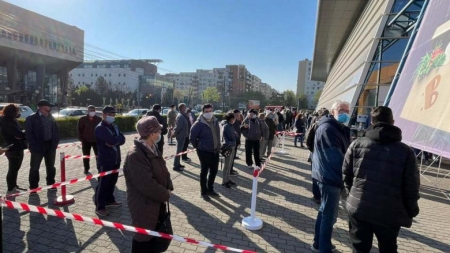 Cozi la maratonul de vaccinare din Timișoara. Peste 300 de persoane s-au imunizat în cursul nopții