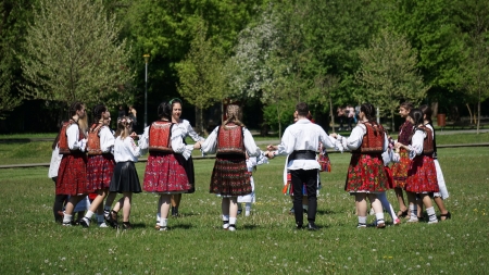 Să fim din nou copii: Spectacol de 1 iunie susținut de elevii Școlii Populare de Artă Baia Mare