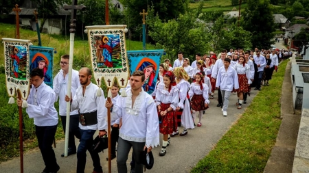 A fost hramul Parohiei Săliște – Centru; PS Timotei s-a aflat în mijlocul credincioșilor (FOTO)