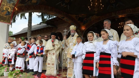 PS Iustin a fost prezent la hramul Mănăstirii „Sfinții Apostoli Petru și Pavel” Bixad (FOTO)