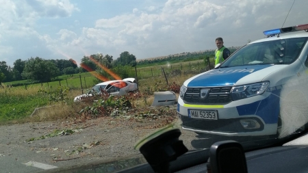 Accident rutier în Lăpușel: Un bărbat de 71 de ani a ajuns cu mașina în șanț, s-a lovit de un podeț, fiind proiectat apoi într-un gard