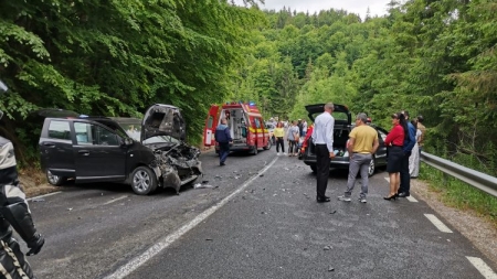 Impact violent: Accident cu trei victime la Cavnic, cauzat de un șofer cu alcool la bord (FOTO)