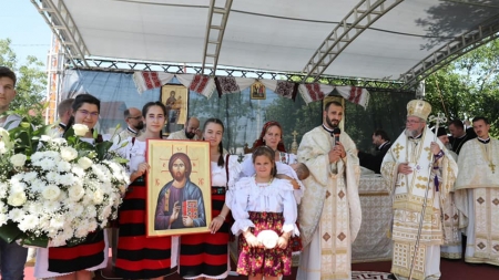 A fost târnosită biserica din Colțirea (FOTO)