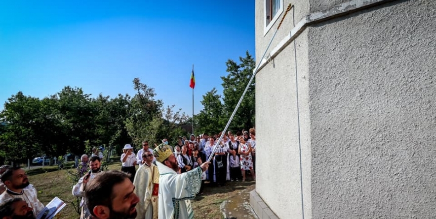 PS Timotei a târnosit biserica Parohiei Ortodoxe Scărișoara Nouă (FOTO)