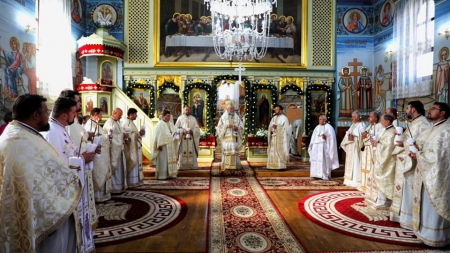 Eveniment religios important: PS Iustin a târnosit biserica Parohiei Ortodoxe Sălsig (FOTO)