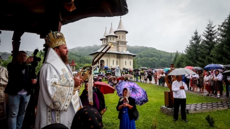 A fost hram la Mănăstirea „Sfântul Prooroc Ilie Tesviteanul” Dealu Mare (FOTO)